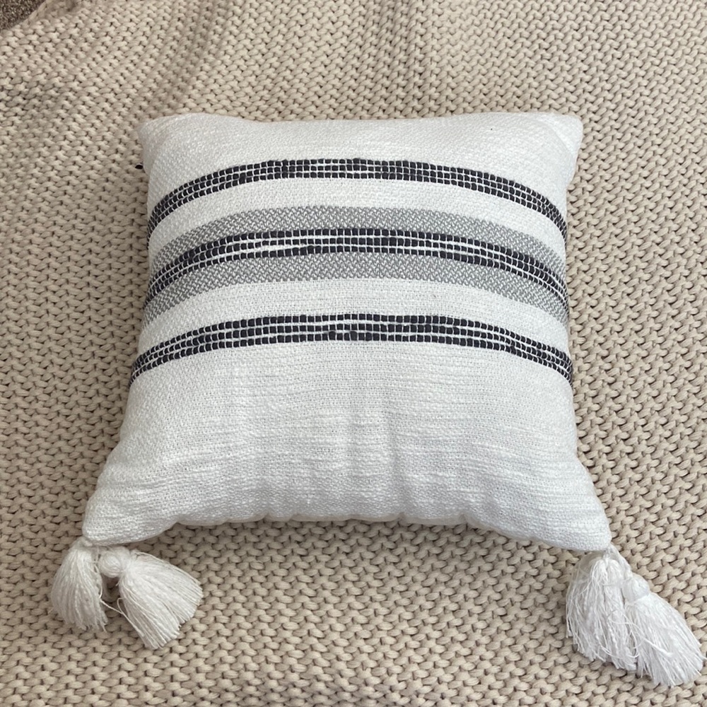 Hearth and hand pillow